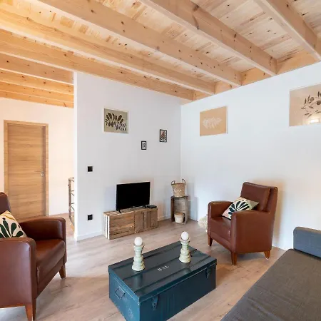 Spacious Holiday In With Private Pool 펜션