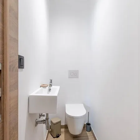 Spacious Holiday In With Private Pool 펜션 Doische