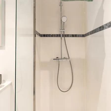 Spacious Holiday In With Private Pool 펜션 Doische