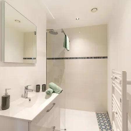 Spacious Holiday In With Private Pool 펜션 Doische